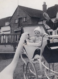 Jack pram swan